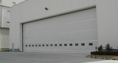 Mua Cửa vải công nghiệp dạng nâng dọc với chiều cao tối đa 12 mét và khả năng chống gió lên đến 120 km/h, lý tưởng cho nhà kho online manufacture