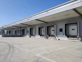 ISO 9001 Grey Hydraulic Dock Leveler 6800kg Truck Level Loading Dock