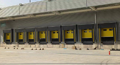 Tổng thể Đen Loading Dock Shelter Vật liệu PVC với dải cảnh báo màu vàng