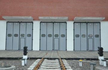 Thép galvanized Cửa gấp công nghiệp Đường sắt EMU Cửa nhà ga bảo trì