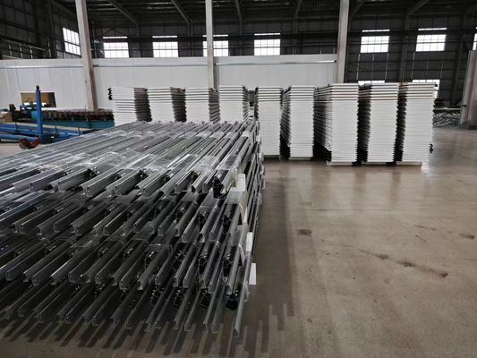 Cửa phân khúc cách ly có thể được nối với nền tảng tải và thả