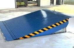 Tự động cố định hố đinh môi Hydraulic Loading Container Dock Leveler cho các bến tàu tải hoặc vịnh