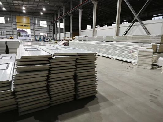 Cửa phân khúc cách ly có thể được nối với nền tảng tải và thả