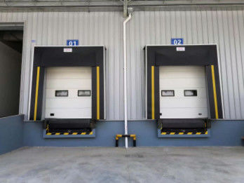 Công suất nặng Hydraulic Dock Leveler Warehouse Loading Bays Điều khiển tự động