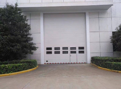 Cửa phần trên có thể tùy chỉnh cho nhà kho tiết kiệm năng lượng bền