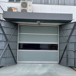 PVC cửa tốc độ cao Hiệu suất đáng tin cậy cho các nhà kho bận rộn với mở tự động