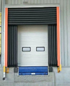 Trọng lượng động 6800kg/ Trọng lượng tĩnh 13600kg Loading Bay Dock Levelers With Antiskid Pattern Steel Plate Of Baosteel