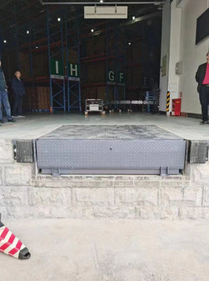 Grey Truck Hydraulic Dock Leveler cho việc tải và thả dễ dàng IP55