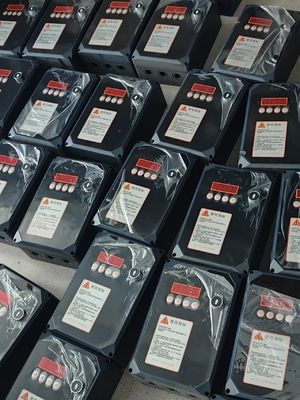 Cửa nhà để xe phần với hiệu suất niêm phong và cách nhiệt xuất sắc